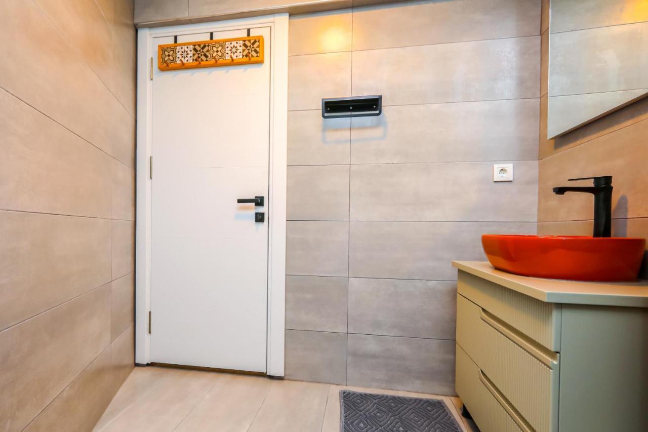 Vibrant Flat 500 M To Uskudar Ferry Station Apartamento Istambul Exterior foto